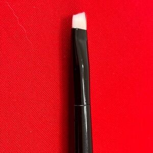 Precision Angled Makeup Brush - Black and White